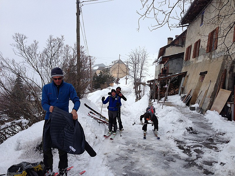 on chausse au village