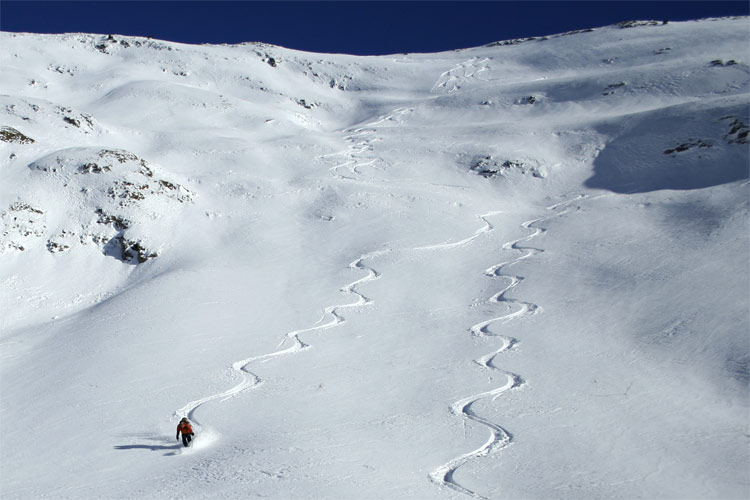 #3 Vallon de Pierres Rouges : Descente sur le vallon de Pierres Rouges depuis l’arête SSW de Chavache. Vallon de Pierres Rouges : Descente sur le vallon de Pierres Rouges depuis l’arête SSW de Chavache.