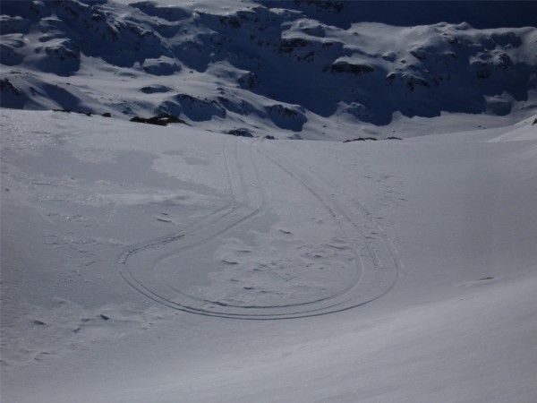 #5 Etranges traces : Trois courbes nickel symétriques, pas de trace de bâtons alors que ça descend et remonte, mais qu Etranges traces : Trois courbes nickel symétriques, pas de trace de bâtons alors que ça descend et remonte, mais qu'est-ce ?