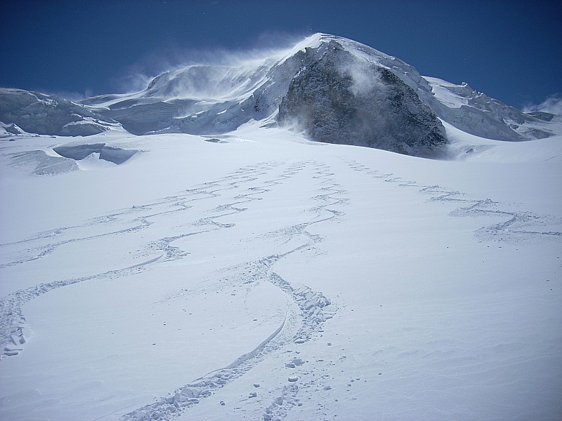 #5 Sous le Strahlhorn : Descente dans de la poudre de cinéma Sous le Strahlhorn : Descente dans de la poudre de cinéma