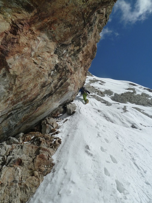 #11 Le bloc par la droite : en crampons sur 20m Le bloc par la droite : en crampons sur 20m