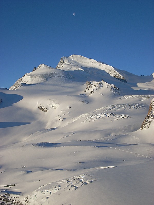 #2 Le Strahlhorn : Au lever du jour Le Strahlhorn : Au lever du jour