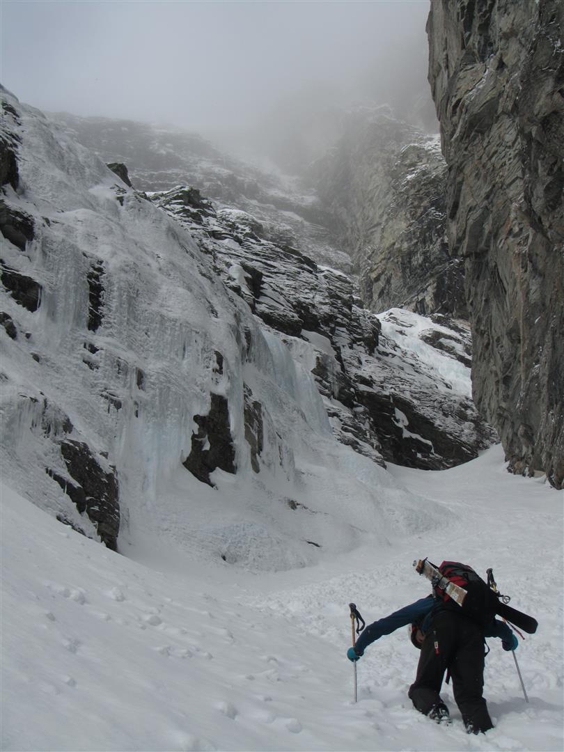 #22 couloir : au-dessus d couloir : au-dessus d'Andalsnes