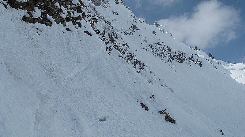#1 couloir du serpent : trace du lundi au dessus de la rimaye couloir du serpent : trace du lundi au dessus de la rimaye