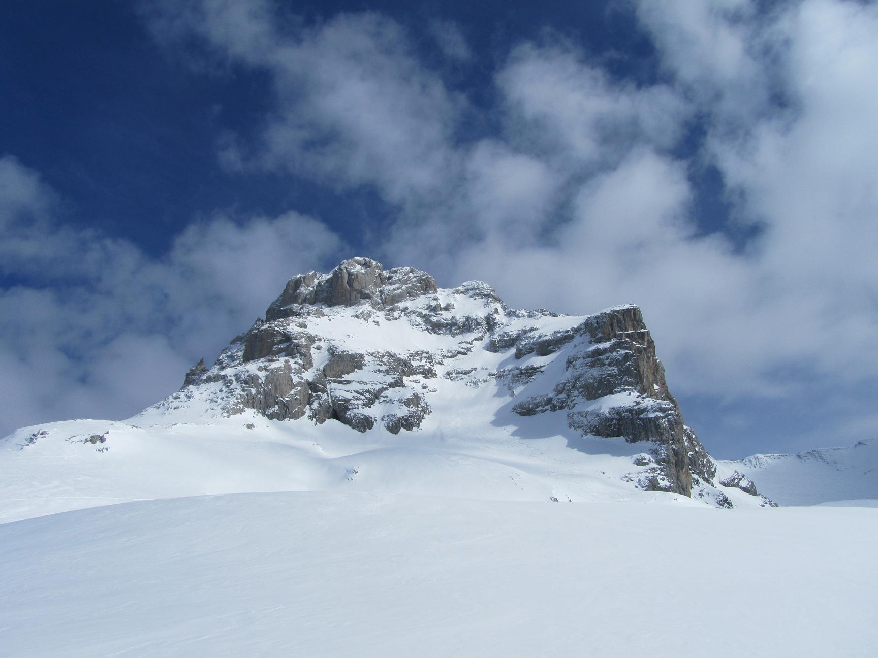 #10 Pointe Percée : des traces de skis partent du sommets Pointe Percée : des traces de skis partent du sommets
