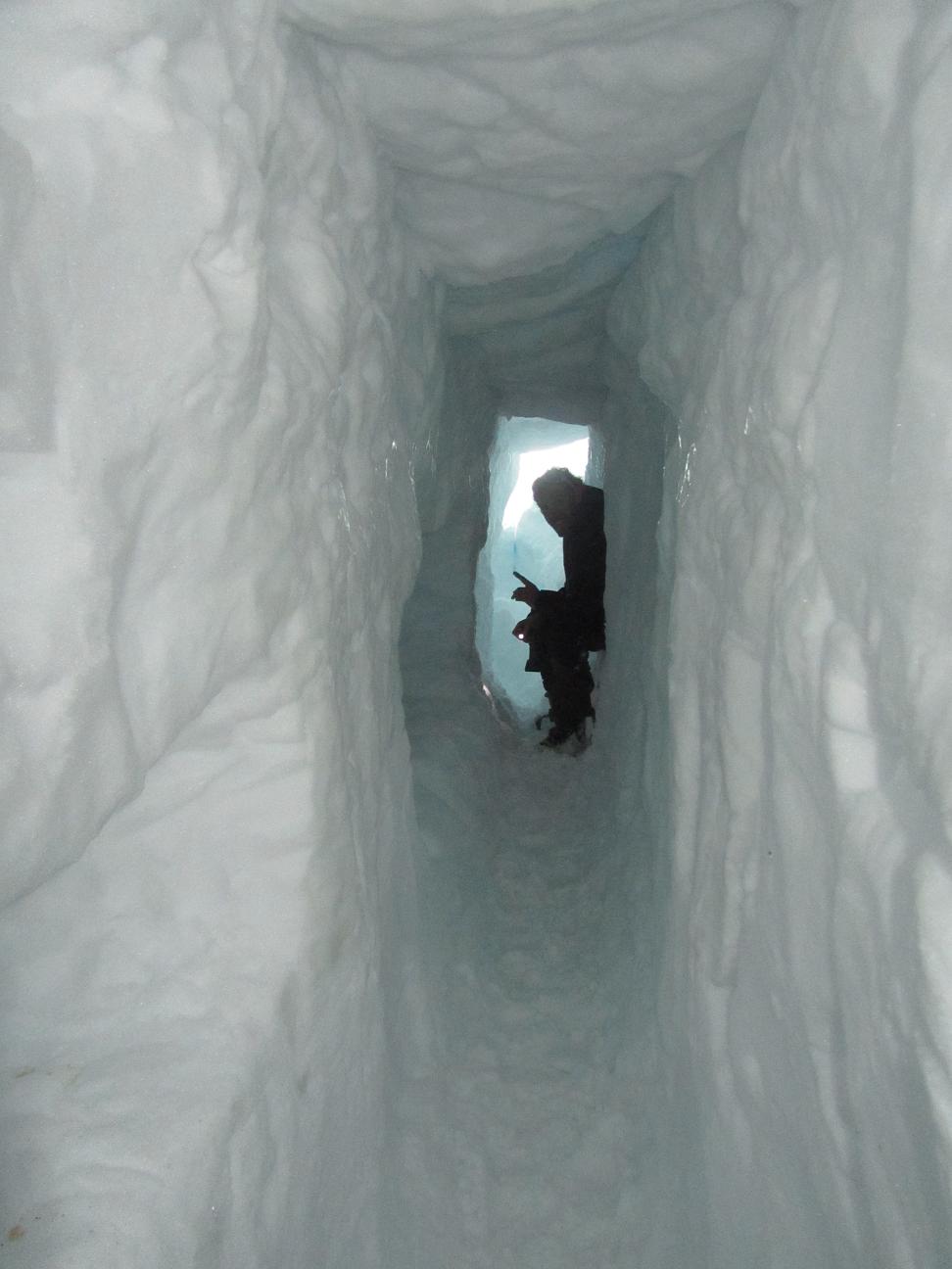 #11 Refuge de Gramusset : Un tunnel impressionnant a été construit juste à côté du refuge Refuge de Gramusset : Un tunnel impressionnant a été construit juste à côté du refuge