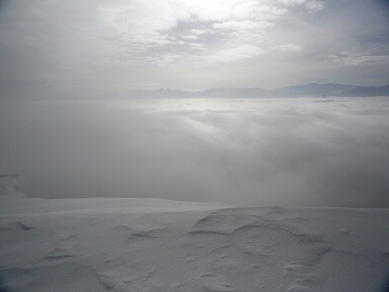 Dent de Crolles : Les sommets de Belledonne au-dessus des nuages