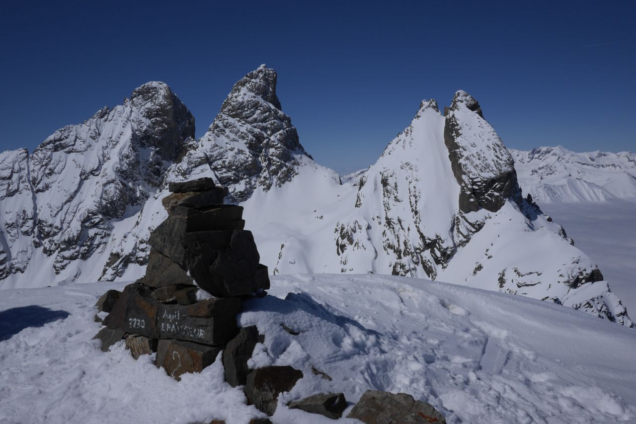 #9 Sommet : Toujours grandioses de découvrir les aiguilles d Sommet : Toujours grandioses de découvrir les aiguilles d'Arves