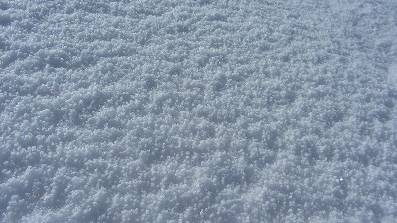 #5 Niege roulée : Attention danger : neige roulée
Des vraies billes de polystyrène ! Niege roulée : Attention danger : neige roulée
Des vraies billes de polystyrène !
