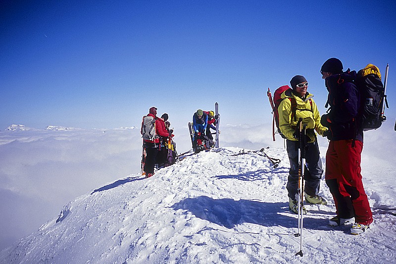 Sommet de l'Adula : Arrivée skis aux pieds, pas de concurrence à l'horizon ...