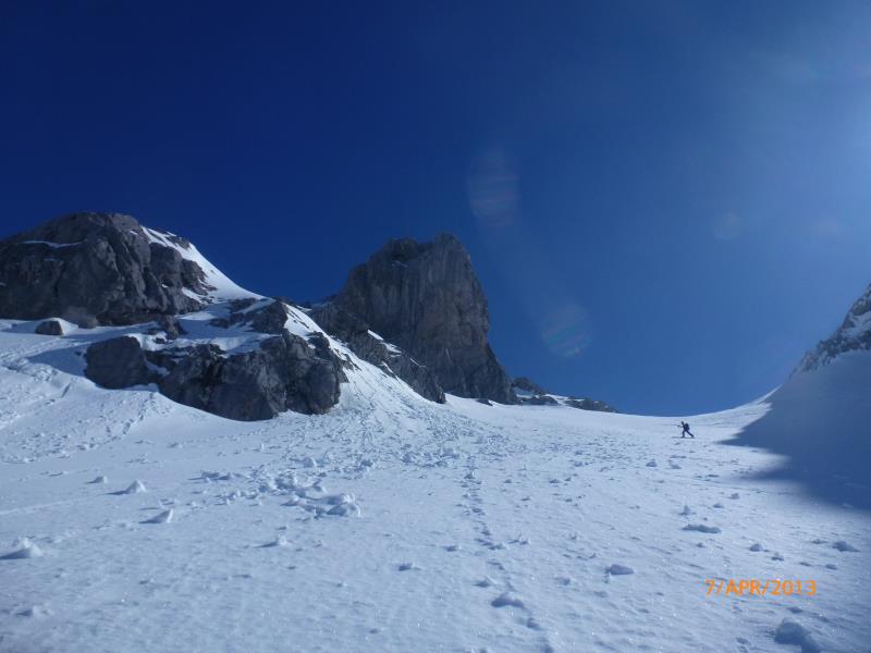 Mont Charvet Face W : Passage au pied de la petite Miaz, par la gauche