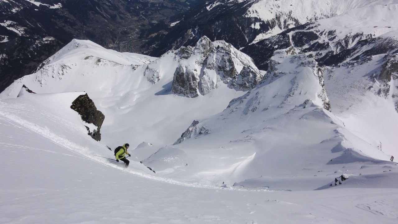 #17 Couloir NE : Etienne au départ, un par un Couloir NE : Etienne au départ, un par un