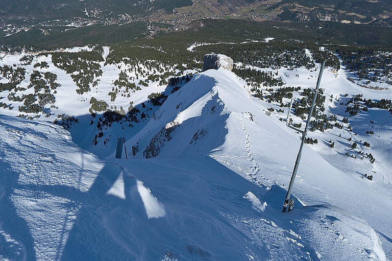 #1 Sommet du couloir : Difficile de rater le Gazex. Sommet du couloir : Difficile de rater le Gazex.