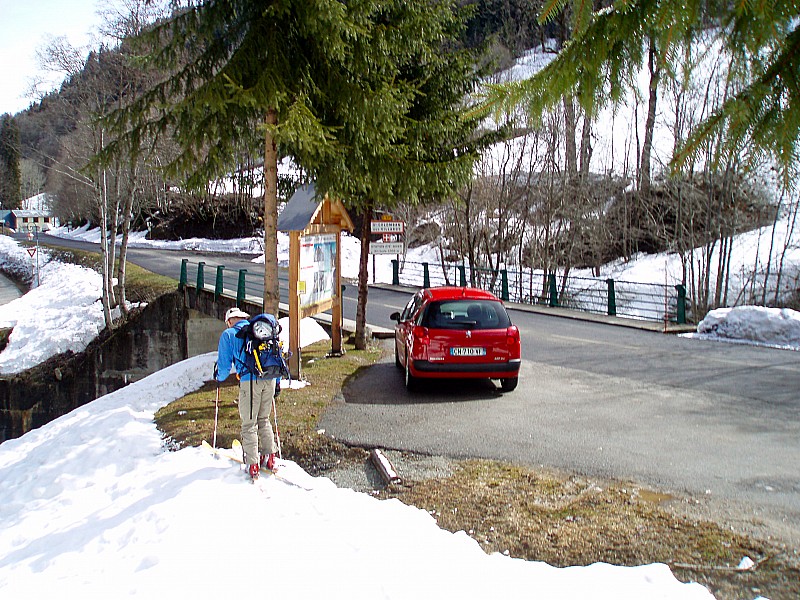 #9 Parking : On chausse et on déchausse à la voiture et au dessus il n Parking : On chausse et on déchausse à la voiture et au dessus il n'y a personne