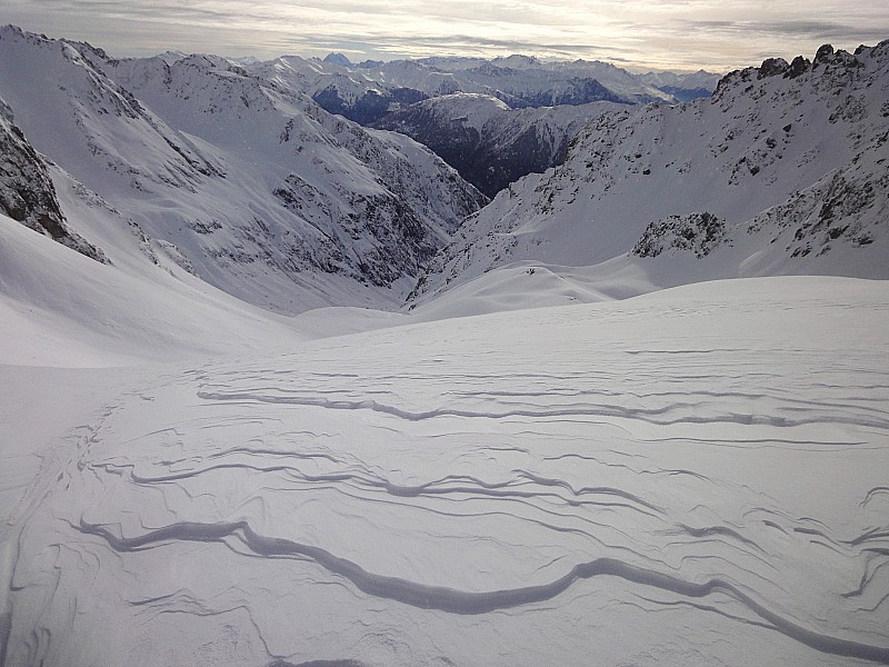 #7 Combe des Roches : Neige fraîche érodée par le coup de vent du matin. Combe des Roches : Neige fraîche érodée par le coup de vent du matin.