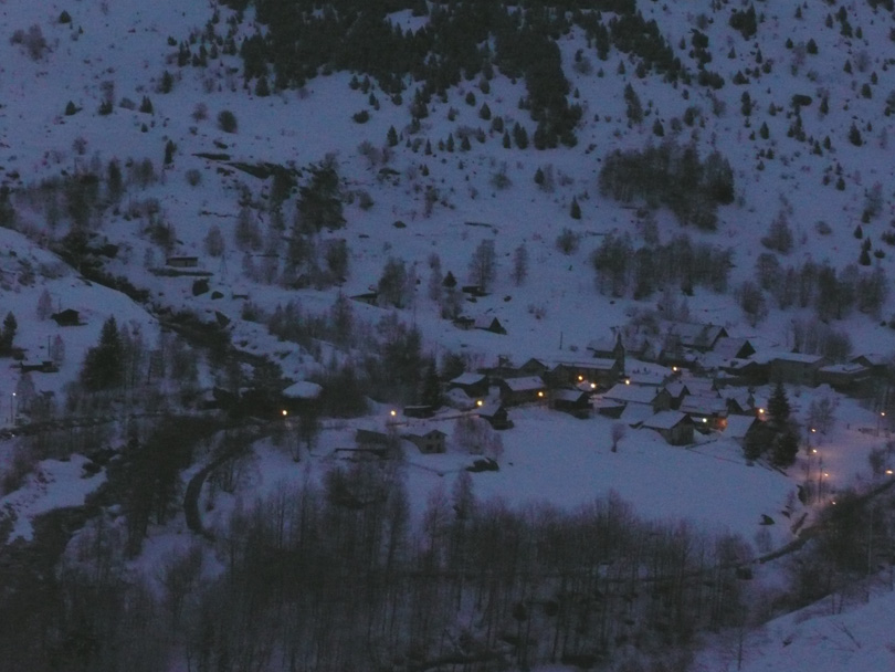#1 C C'est beau une ville la nuit : La Bérarde comme une crèche de Noel...