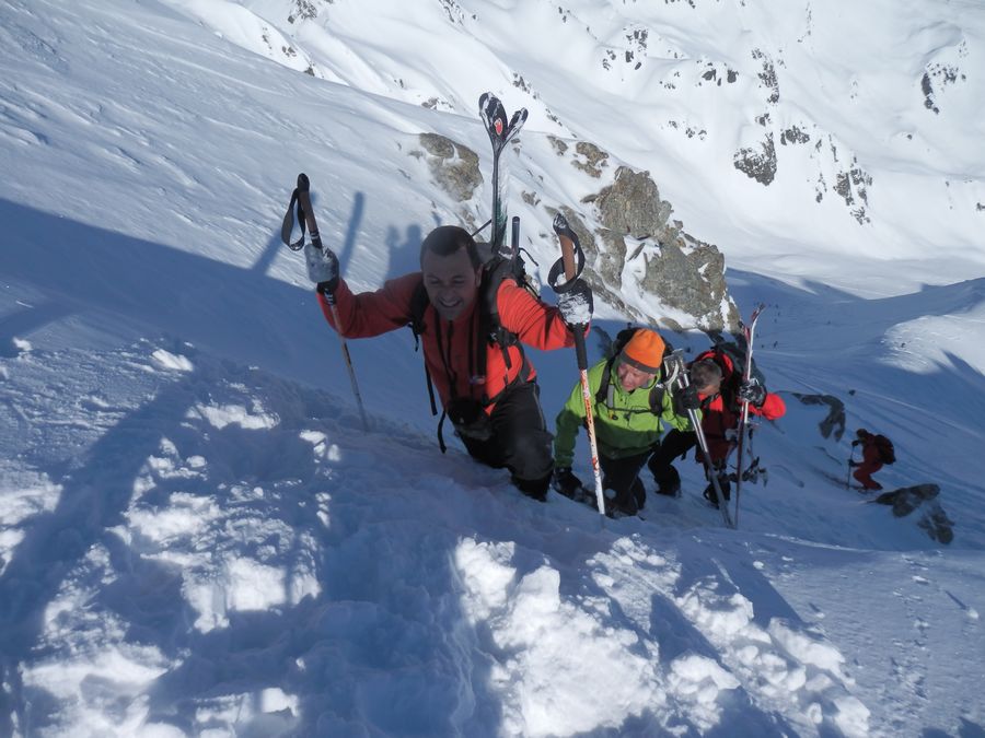 #9 Arrivée au sommet : Déchaussage sur 5m pour passer la corniche Arrivée au sommet : Déchaussage sur 5m pour passer la corniche