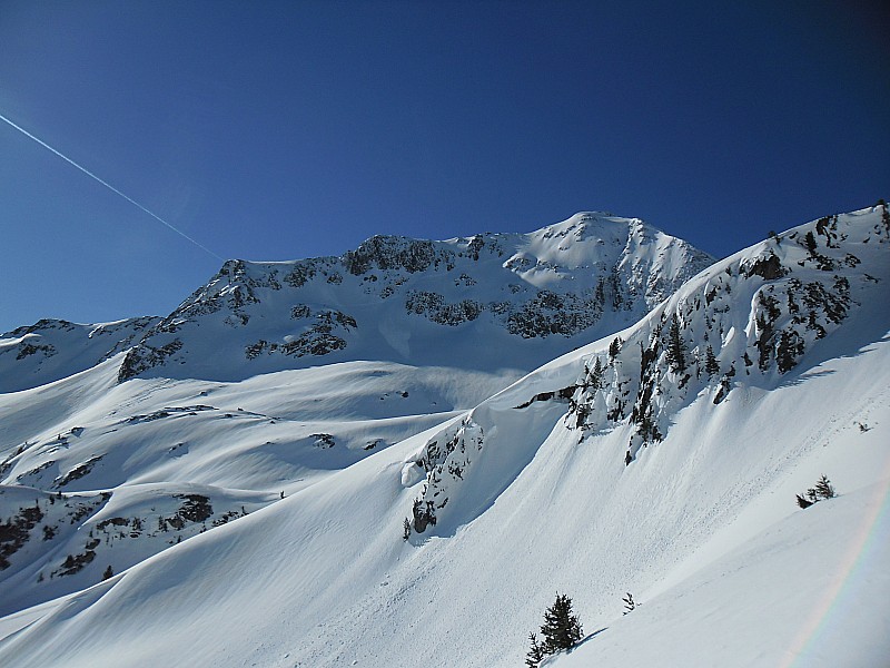 #9 Grand mont : Vue sur la face nord du grand mont ( tracée mais plaquée...) Grand mont : Vue sur la face nord du grand mont ( tracée mais plaquée...)