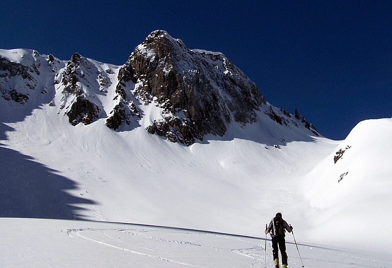 #11 pic couttet : le col de Freydane et les rochers Rouges qui viennent d pic couttet : le col de Freydane et les rochers Rouges qui viennent d'etre tracer