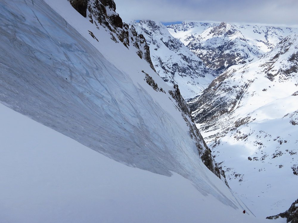 #5 Glacier long : Jean-Marie perd son crampon pour rester derrière moi. Fallait pas. Glacier long : Jean-Marie perd son crampon pour rester derrière moi. Fallait pas.