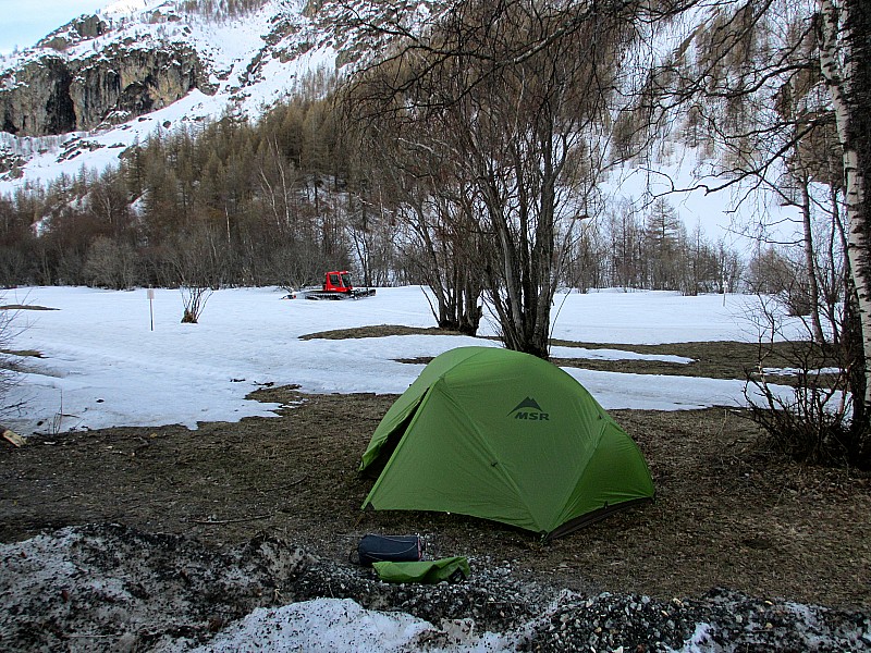 #1 Départ ski aux pieds : On est même plus tranquille en bivouac... Départ ski aux pieds : On est même plus tranquille en bivouac...