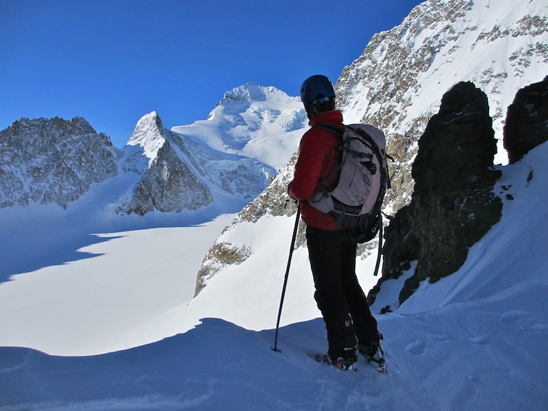 #5 Salomé : A la brèche, contemple Barre Noire en glace bleu. Salomé : A la brèche, contemple Barre Noire en glace bleu.