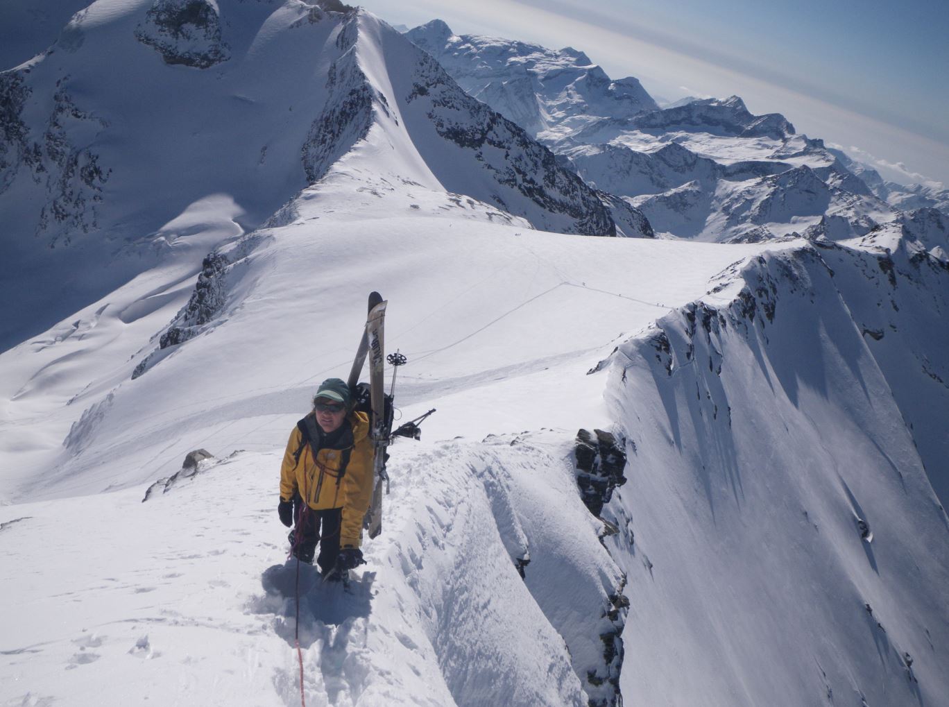 #5 Corniche de L Corniche de L'Albaron : On distingue la coulée qui coupe la trace de montée!!!
et la face nord de la Petite Ciamarella.