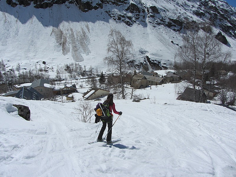 #14 Brêche de la Somme : Arrivée à la Bérarde skis aux pieds. Brêche de la Somme : Arrivée à la Bérarde skis aux pieds.