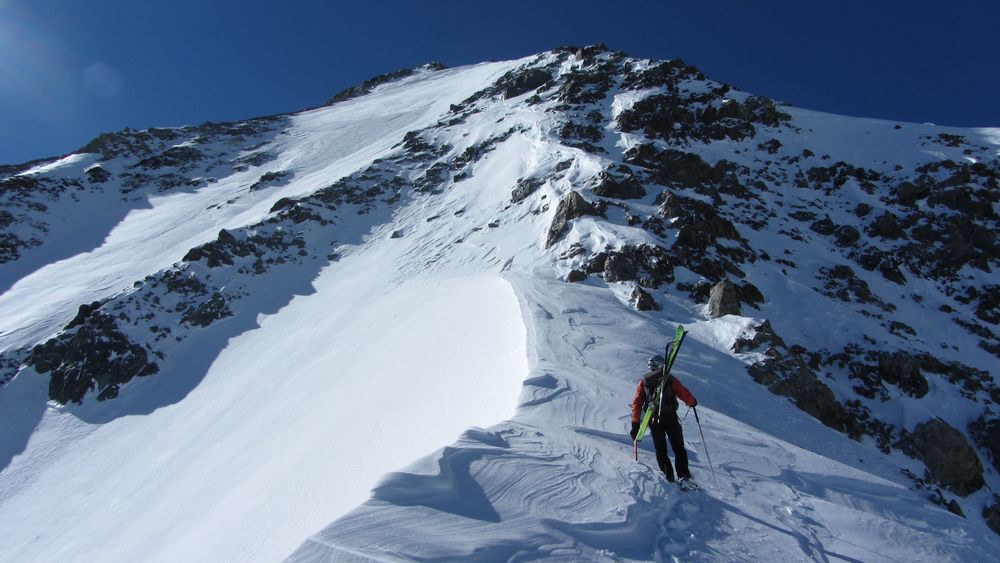 Calotte et sommet : oubliez le sommet en ce moment, l'enneigement est famélique au dessus de 3100-3200m