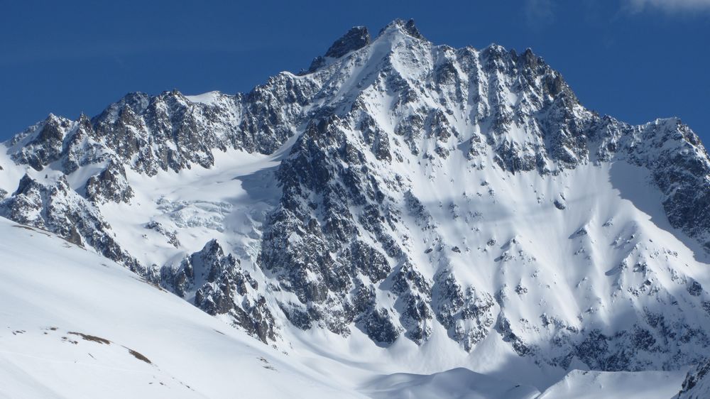 La face la veille : oui ça prend le soleil mais ça veut rien dire pour cette face !