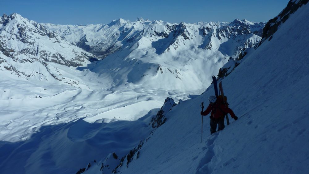 Traversée : petite traversée pour trouver la neige qui porte, on en profite pour admirer le paysage