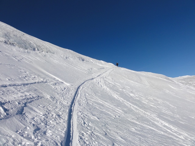 #10 En montant : Enfin le soleil à la jonction des itinéraires de Chabod et de Victor Emmanuel En montant : Enfin le soleil à la jonction des itinéraires de Chabod et de Victor Emmanuel