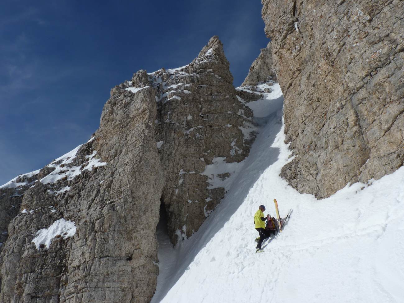 #8 Re chaussage : Après la partie de glace du couloir de la descente Re chaussage : Après la partie de glace du couloir de la descente