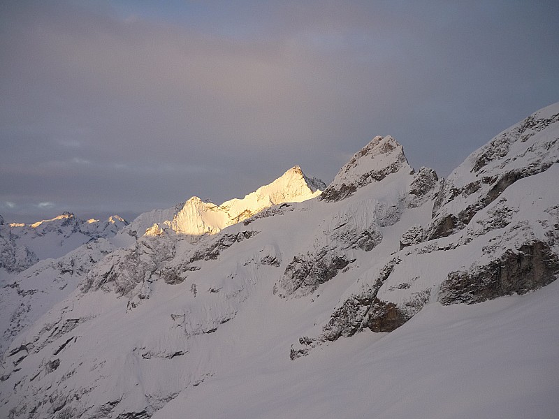 Tête Rouget : lever du soleil depuis le promontoire la veille....20-40cm de fraiche....