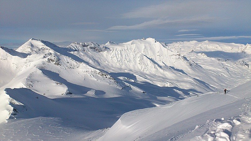 Que c'est beau : On revoit la Pointe du Chatelard skiée hier, le GRN et toute la calotte de la Vanoise...