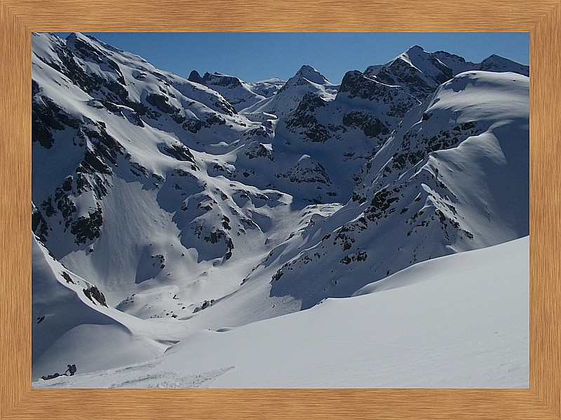 #1 Le cirque au dessus de la pra : Le cirque au dessus de la pra avec au fond les pics de belledonne Le cirque au dessus de la pra : Le cirque au dessus de la pra avec au fond les pics de belledonne