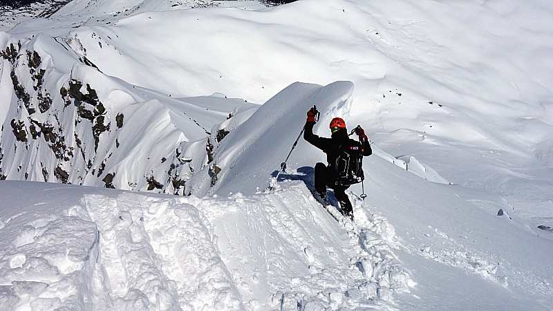 #3 Le p Le p'tit contournement : avant de plonger à gauche. Aujourd'hui crampon/piolet peuvent rester dans le sac.