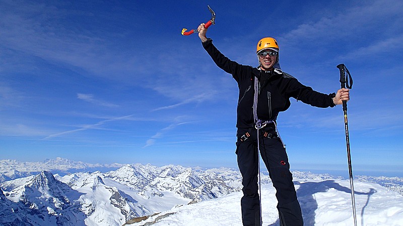 #1 JungFrau : Victoire sur fond de Mont-Blanc JungFrau : Victoire sur fond de Mont-Blanc