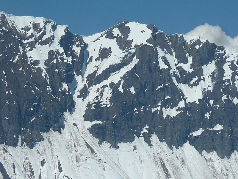 Tête Pelouse face sud : Ça ne passe plus dans la face. Peut être le couloir du Col de Bellachat mais belles goulottes !