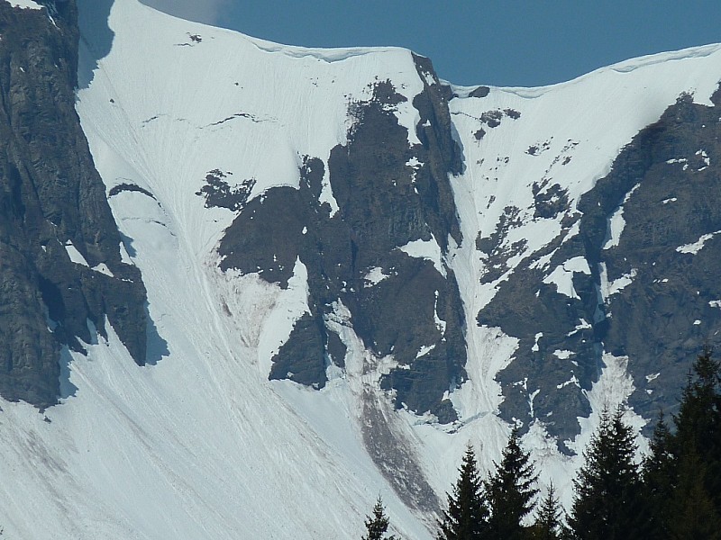 #3 Passages du Père : le passage classique doit passer mais pas trop tard.
Dans le couloir Sud, une fissure inquiétante en haut. Passages du Père : le passage classique doit passer mais pas trop tard.
Dans le couloir Sud, une fissure inquiétante en haut.