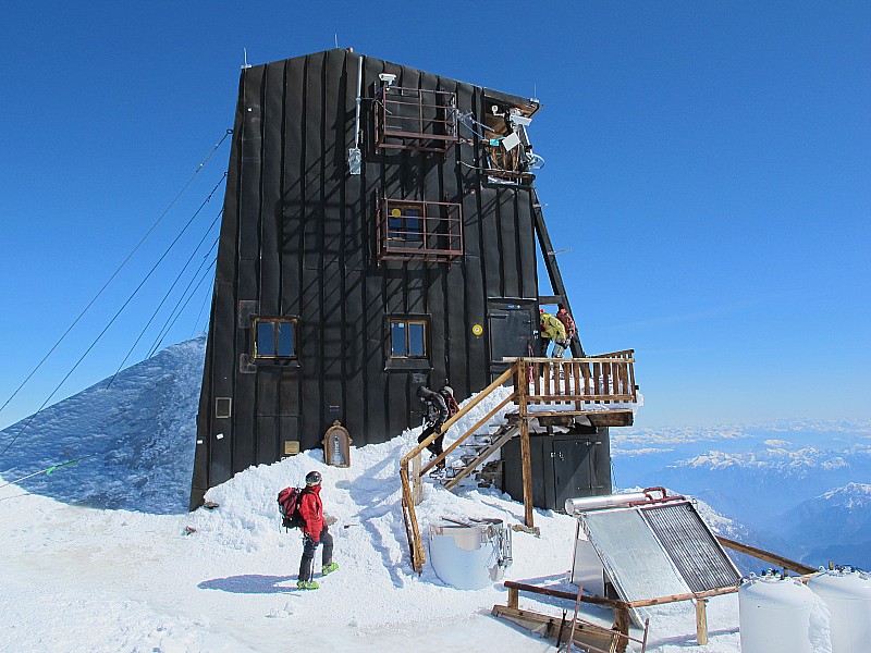 #20 Refuge Regina Margherita au sommet de Signalkuppe Refuge Regina Margherita au sommet de Signalkuppe