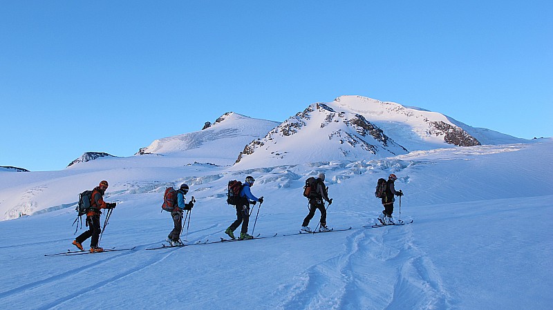 #35 Au petit jour sur l Au petit jour sur l'Allingletscher