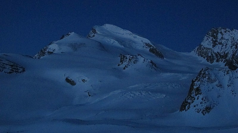 #34 Le jour se lève sur Stralhorn Le jour se lève sur Stralhorn