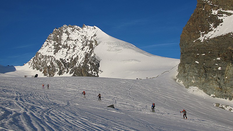 #44 L L'Allalinpass à droite, direction le Rimpfischorn