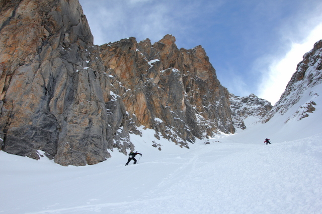 #3 Entrée du couloir : et la belle falaise sur la gauche Entrée du couloir : et la belle falaise sur la gauche