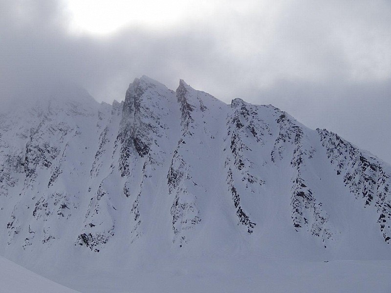 #71 Sommets à dépose : zone dépose en hélico, heureusement le brouillard les gêne Sommets à dépose : zone dépose en hélico, heureusement le brouillard les gêne