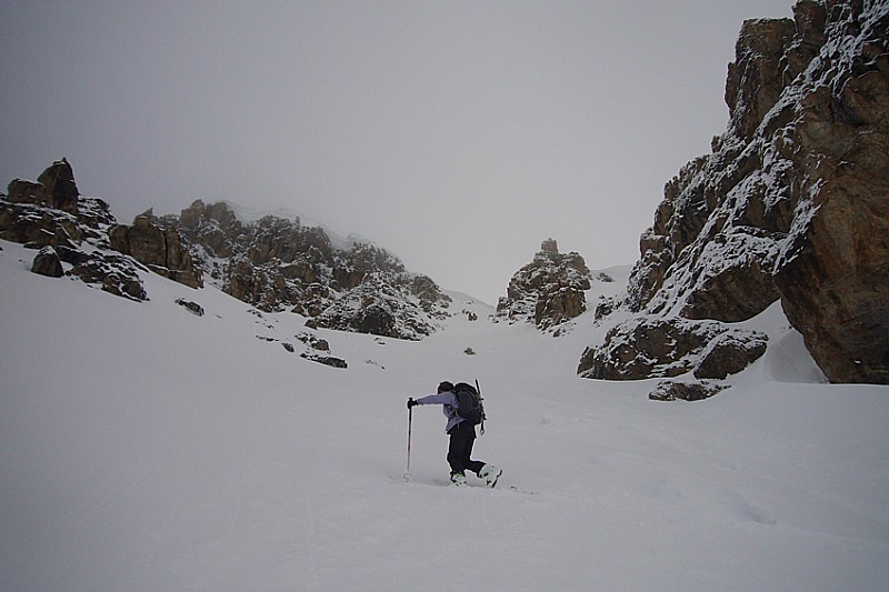 #7 L L'entrée du couloir, bien chargé.