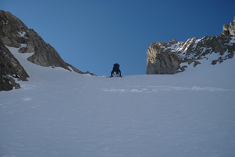 #7 Cela glisse trop, j’enlève les skis sur 50m. Cela glisse trop, j’enlève les skis sur 50m.