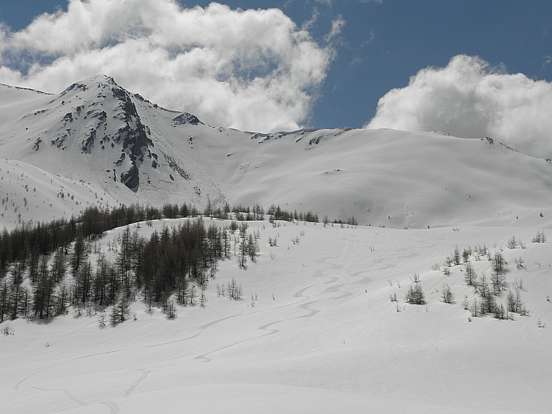 #9 Traces sous le lac. Traces sous le lac.