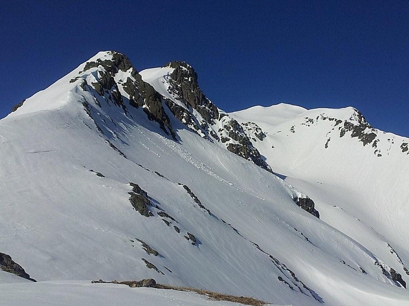 #2 Anticime du grand mont : Belle arete encore bien enneigée Anticime du grand mont : Belle arete encore bien enneigée
